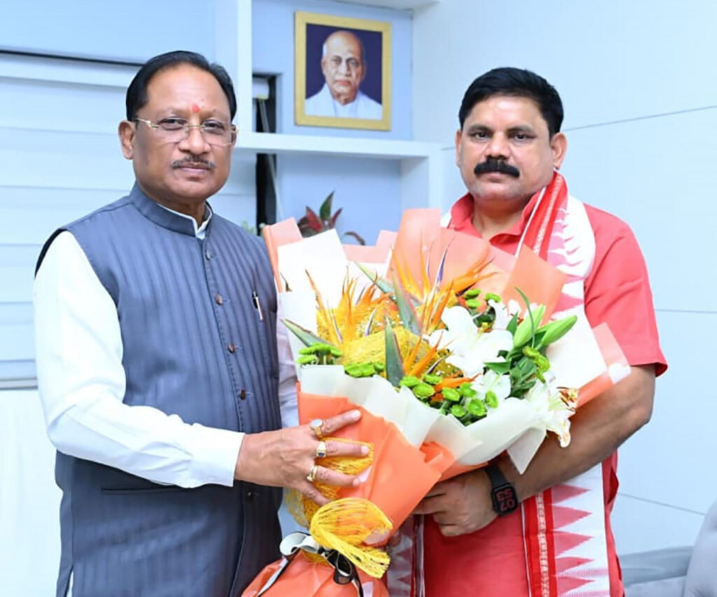 मुख्यमंत्री विष्णुदेव साय से केंद्रीय कोयला एवं खान राज्य मंत्री श्री सतीश चंद्र दुबे ने की सौजन्य मुलाकात…