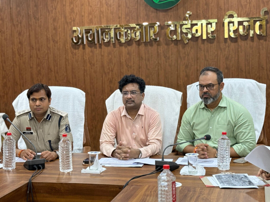 प्रमुख सचिव बोरा अचानकमार क्षेत्र का किया दौरा…