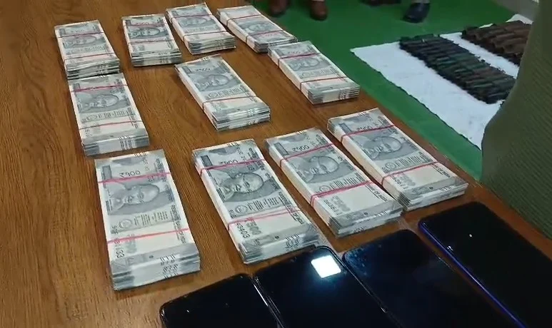 CG- नकली नोट का गैंग पकड़ाया: 500-500 के 6.54 लाख नकली नोट पकड़ाये, 1 आरोपी पकड़ाया, गैंग की तलाश….