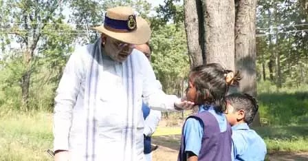 अब हम बच गए, गृहमंत्री अमित शाह से बोली बस्तर की बच्ची…