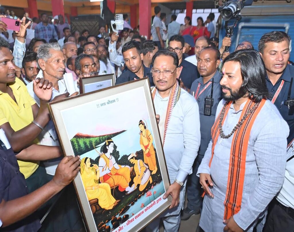 सुशासन तिहार में जनता के बीच पहुँची सरकार : मुख्यमंत्री विष्णु देव साय ने कोसरंगी चौपाल में पीएम सूर्य घर, सौर सुजला और स्वामित्व योजना का लाभ लेने किया आह्वान…