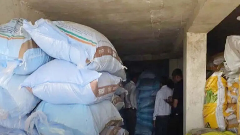 खाद की कालाबाजारी पर बड़ी कार्रवाई, रायपुर में 60 टन से ज्यादा उर्वरक जब्त