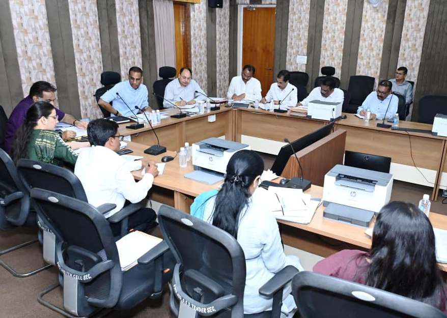 स्वीकृत कार्यों के 30 जून तक निविदा आमंत्रित कर 31 जुलाई तक कार्यादेश जारी करने के निर्देश…