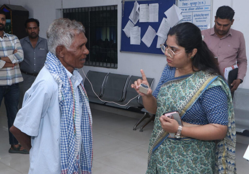सुशासन तिहार बना बुजुर्गों का सहारा, 74 वर्षीय कोटवार को मिला श्रवण यंत्र…