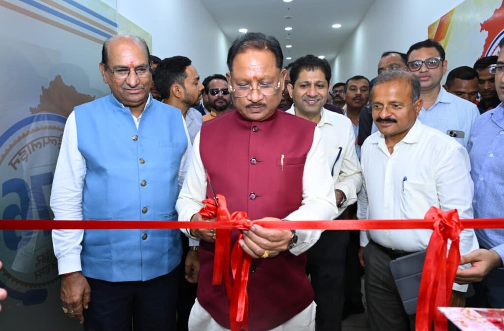 मुख्यमंत्री विष्णुदेव साय ने किया मुख्यमंत्री हेल्पलाइन एवं शिकायत प्रबंधन प्रणाली का अवलोकन…