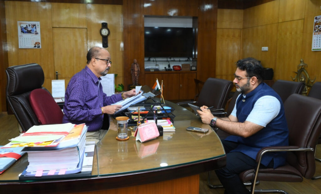 विशेष पिछड़ी जनजातियों के बच्चों की शिक्षा को प्राथमिकता दें- राज्यपाल डेका…