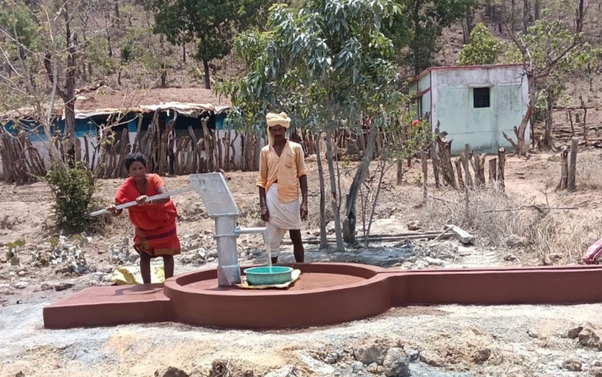 पानी की समस्या से मिली राहत, बैगा बसाहट कोहकाझोरी में स्थापित हुआ नया हैंडपंप…