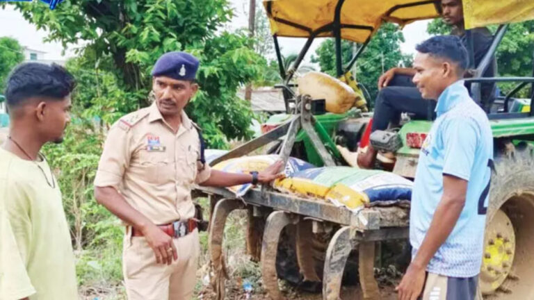 बीजापुर में ट्रैफिक पुलिस का बड़ा अभियान, दो दिन में 68 वाहन चालकों पर कार्रवाई, हजारों रुपए का जुर्माना वसूला