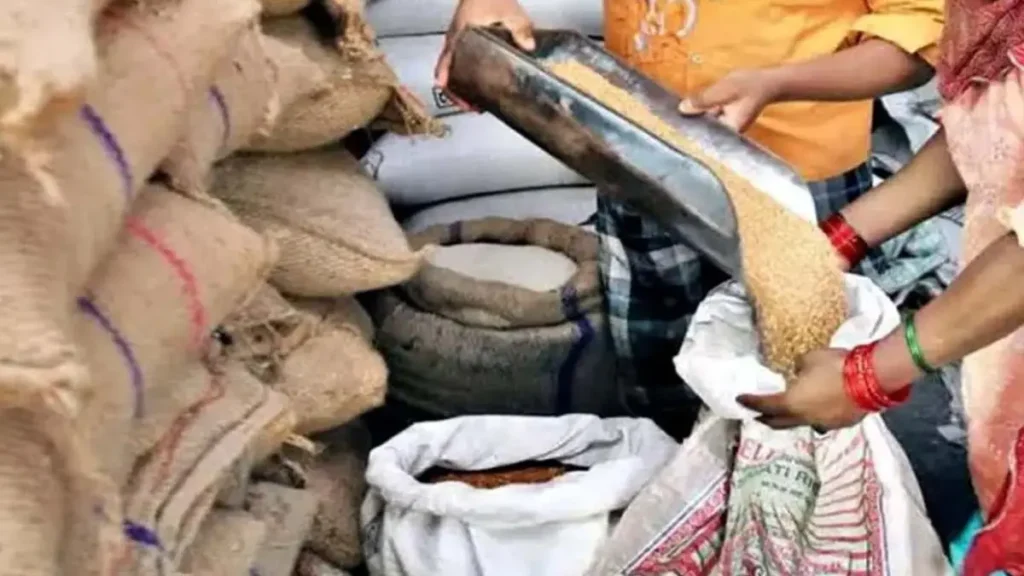 राशन दुकानों में चावल घोटाले पर सख्ती, 389 क्विंटल चावल की गड़बड़ी पर एफआईआर, कई और दुकानदार कार्रवाई के घेरे में