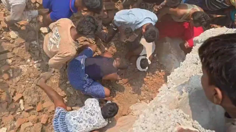 दर्दनाक हादसा, कच्ची दीवार ढही, मलबे में दबकर दो मासूम बच्चियों की मौत