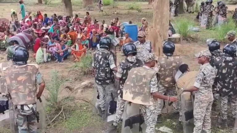 खड़कागांव में धर्मांतरण को लेकर बढ़ा विवाद, परिवार को गांव से बाहर किया, प्रशासन ने संभाला मोर्चा