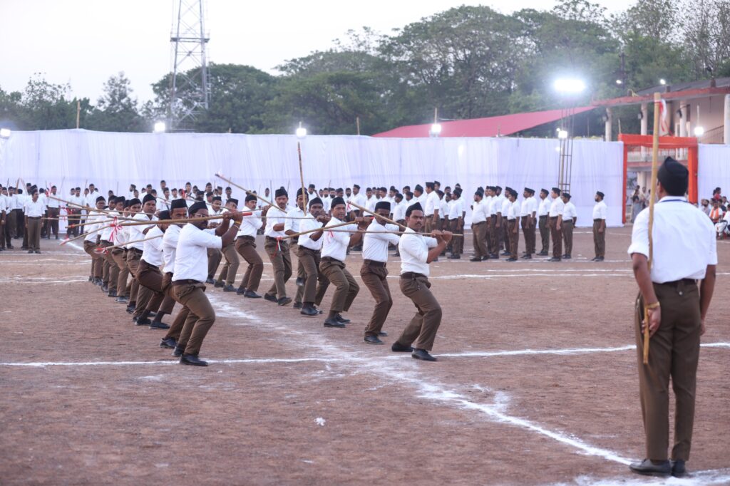 शहीद कर्नल विप्लव त्रिपाठी स्टेडियम में संघ के तरुण व्यवसायी वर्ग का समापन…