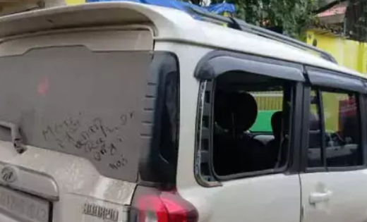 कोरबा में होटल के बाहर खड़ी स्कॉर्पियो का शीशा फोड़ा, घटना सीसीटीवी में कैद
