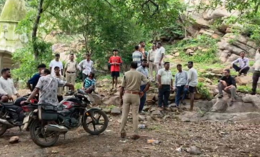 दमाऊधारा झरने में बड़ा हादसा: पिकनिक के दौरान तेज बहाव में बहा युवक, रेस्क्यू ऑपरेशन जारी