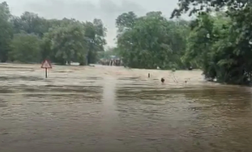 बारिश थमने के बाद भी खतरा बरकरार, छत्तीसगढ़ के इन इलाकों में मंडरा रहा बाढ़ और बिजली गिरने का संकट
