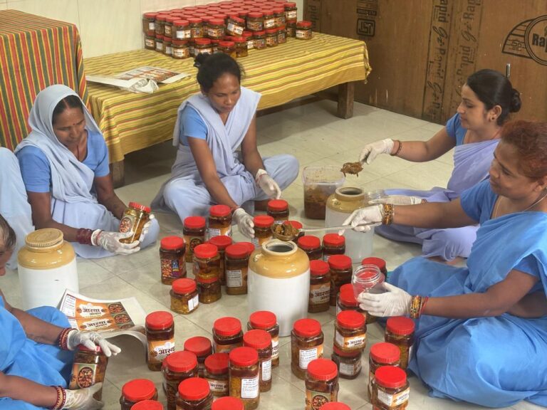 रायपुर : निश्चय कार्यक्रम से आत्मनिर्भर बन रहीं महिला बंदी