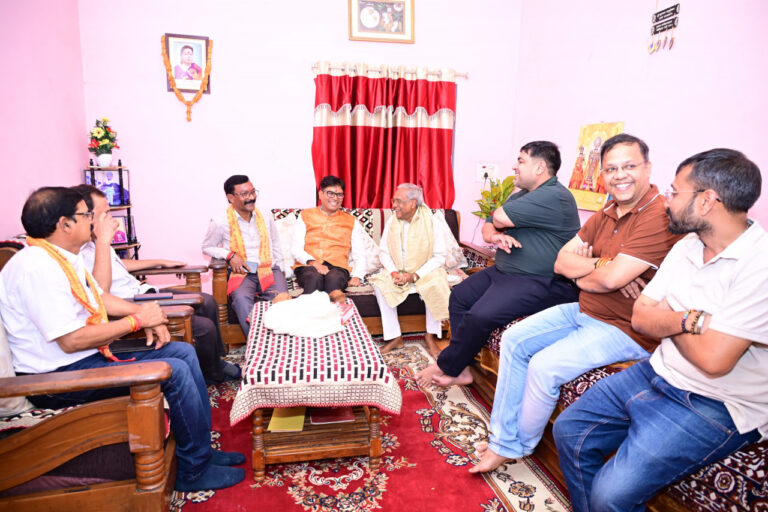 रायपुर : सेवा, सुशासन और जनकल्याण के 12 वर्ष पूर्ण होने पर विशेष जनसंपर्क अभियान के तहत वित्त मंत्री ओ.पी. चौधरी ने प्रबुद्ध नागरिकों से किया संवाद