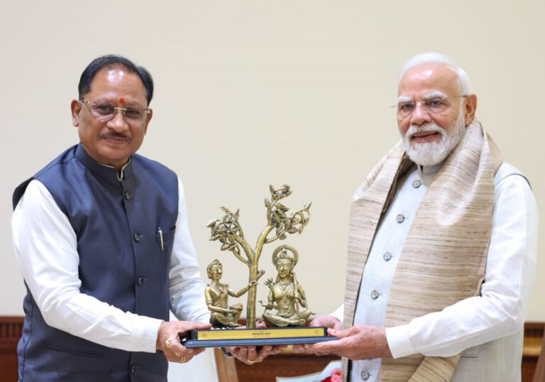 रायपुर : प्रधानमंत्री नरेंद्र मोदी से मुख्यमंत्रीविष्णु देव साय ने की भेंट, छत्तीसगढ़ के विकास और ‘बस्तर विजन’ पर हुई विस्तृत चर्चा