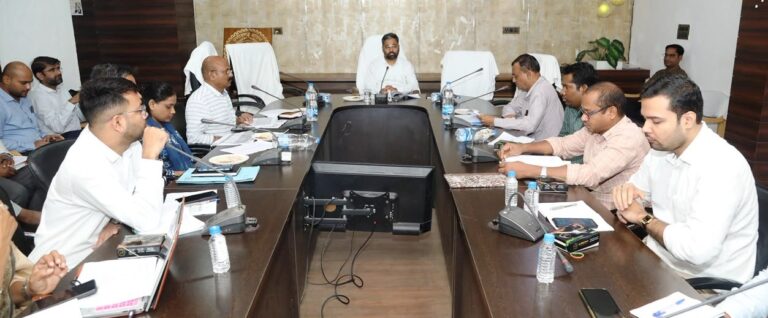 रायपुर : जिले में मलेरिया से हुई मौतों पर विभाग गंभीरता से संज्ञान लें, निचले स्तर पर नियमित स्वास्थ्य परीक्षण कराएं