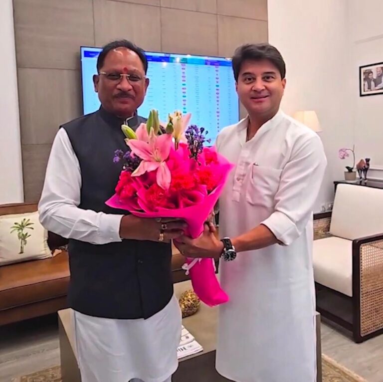 रायपुर : छत्तीसगढ़ के दूरस्थ क्षेत्रों को मिलेगी मजबूत डिजिटल पहचान, 2,305 नए मोबाइल टावरों के लिए मुख्यमंत्री विष्णु देव साय ने केंद्र से मांगी मंजूरी