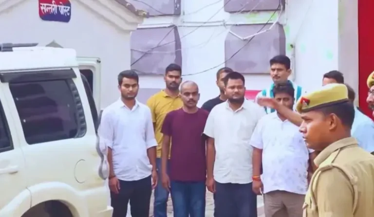 राम मंदिर चढ़ावा मामले में बड़ा खुलासा, रिश्तेदारों के खातों के जरिए छिपाई जाती थी रकम, 8 आरोपियों पर FIR