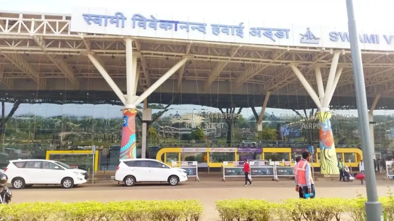 Raipur Airport: रायपुर एयरपोर्ट पर शुरू होगी ‘फ्लाईब्रेरी’, अब सफर के साथ पढ़ाई का भी मिलेगा आनंद
