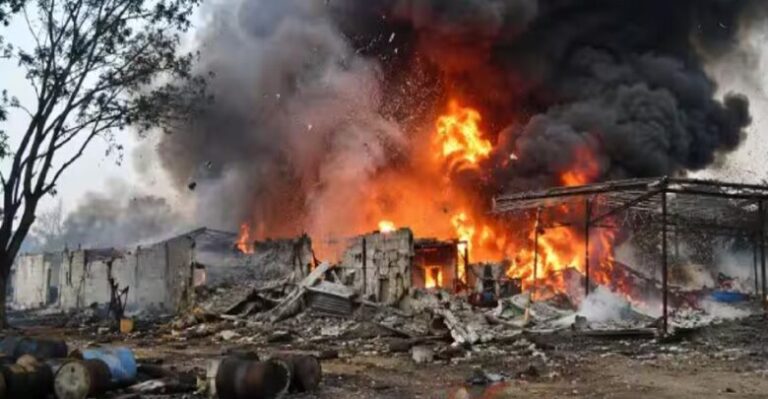 Ahmedabad Factory Blast: यहां पटाखा फैक्ट्री में भीषण धमाका, 8 लोगों की मौत, 15 से ज्यादा घायल