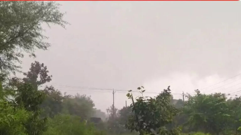 CG Weather Update: छत्तीसगढ़ में आज भी मूसलाधार बारिश का अलर्ट, कई जिलों में भारी वर्षा और आकाशीय बिजली की चेतावनी