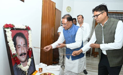 रायपुर : स्व. दिलीप सिंह जूदेव की पुण्यतिथि पर वित्त मंत्री ओपी चौधरी ने किया श्रद्धापूर्वक नमन