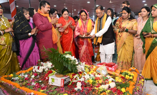 रायपुर : मुख्यमंत्री विष्णुदेव साय ने पवित्र श्रावण मास में अपने निवास में किया रुद्राभिषेक