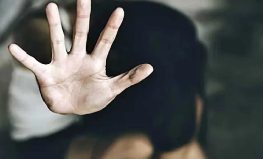 11वीं की नाबालिग छात्रा से दुष्कर्म का आरोप, आपत्तिजनक वीडियो से ब्लैकमेल करने की भी शिकायत; शिक्षक गिरफ्तार