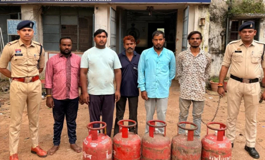 भिलाई में 36 भरे गैस सिलेंडर चोरी का खुलासा, 2 हजार में बेच रहे थे आरोपी; तीन दिन में 8 गिरफ्तार