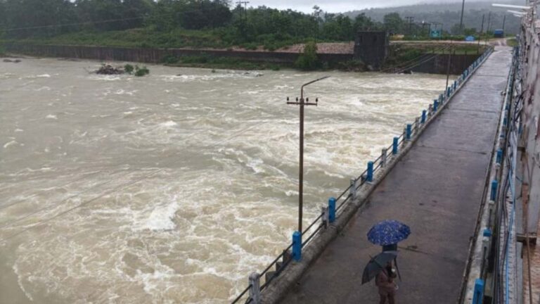 गरियाबंद में लगातार बारिश के बीच सिकासार जलाशय 89.32% भरा, 12 गेट 3 फीट तक खोले गए