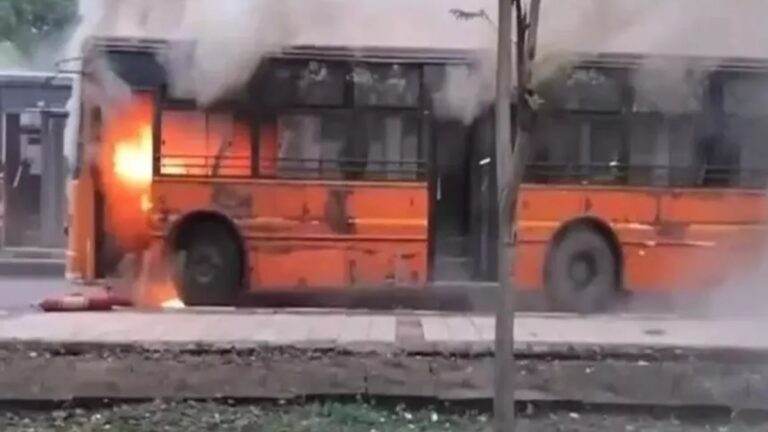 सरकारी बसों की जांच में बड़ा खुलासा, 107 में 35 बसें बेहद जर्जर और इमरजेंसी गेट के सामने लगाई गई अतिरिक्त सीटें