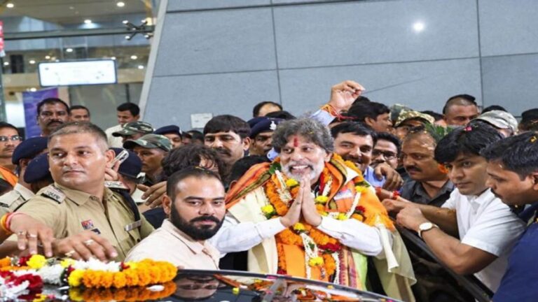 CG : सड़क हादसे के बाद पहली बार छत्तीसगढ़ लौटे किरण सिंह देव, बोले- वापस आकर बहुत अच्छा लग रहा