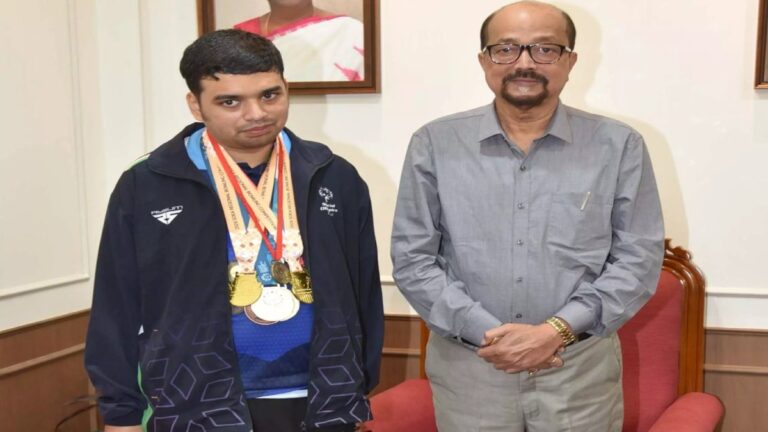 छत्तीसगढ़ के इभानन साहू ने हांगकांग में लहराया भारत का परचम, राज्यपाल रमेन डेका ने स्वर्ण पदक जीतने पर किया सम्मानित