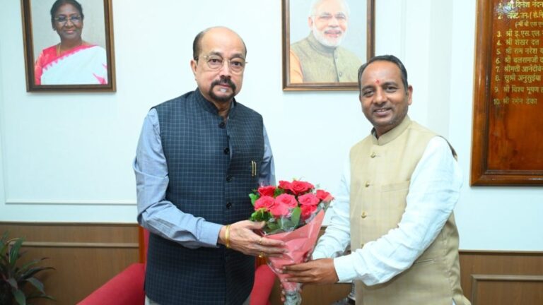 राज्यपाल डेका से छत्तीसगढ़ रेड क्रॉस समिति के अध्यक्ष ने की सौजन्य भेंट