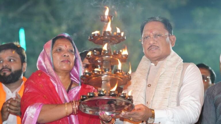 माता शबरी की पावन नगरी शिवरीनारायण में चित्रोत्पला गंगा महाआरती में शामिल हुए मुख्यमंत्री विष्णु देव साय