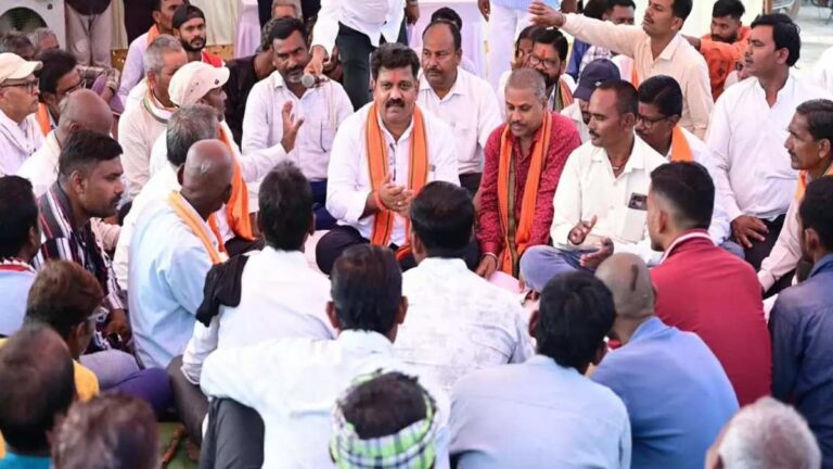 कवर्धा में ग्रामीणों की शिकायत पर एक्शन में डिप्टी सीएम विजय शर्मा, खराब सड़क दोबारा बनाने के निर्देश, 74.80 लाख के विकास कार्यों की घोषणा