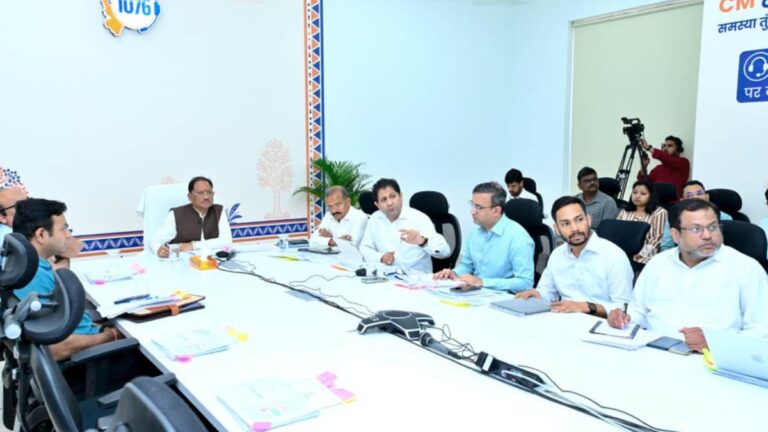 छत्तीसगढ़ में CM हेल्पलाइन पर 2.31 लाख शिकायतें दर्ज, 88.85 फीसदी का निराकरण, लापरवाही पर तहसीलदार निलंबित