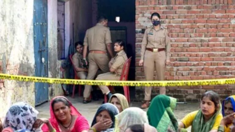 एक ही परिवार के 5 लोगों की मौत के मामले में 3 पर FIR, मरने से पहले लिया था इन लोगों का नाम