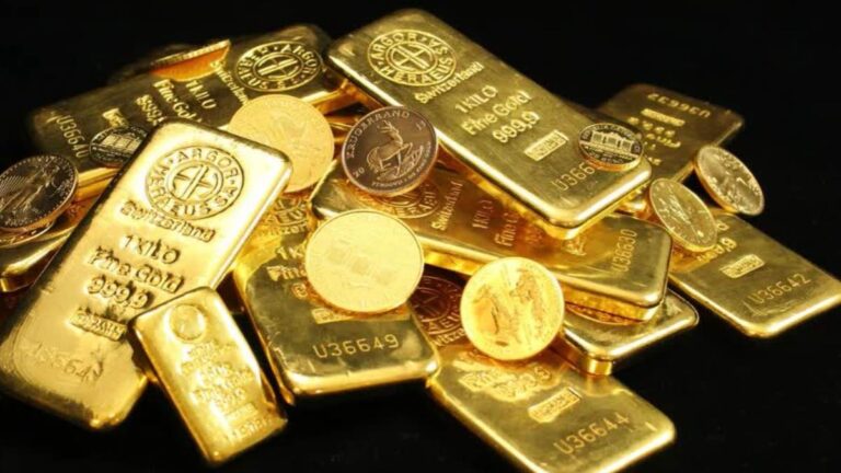 सोने-चांदी के भाव में गिरावट, सोना 550 और चांदी 2,220 सस्ती, जानें आज के रेट