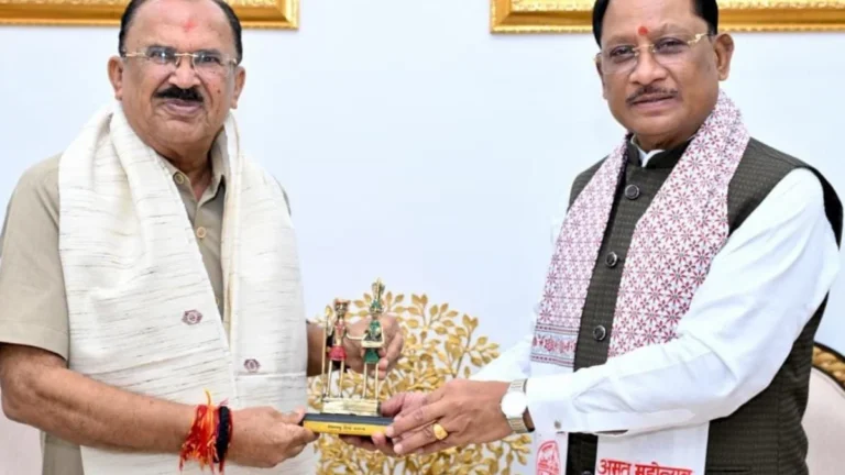 रायपुर : मुख्यमंत्री विष्णु देव साय से राजस्थान विधानसभा अध्यक्ष वासुदेव देवनानी ने की सौजन्य भेंट