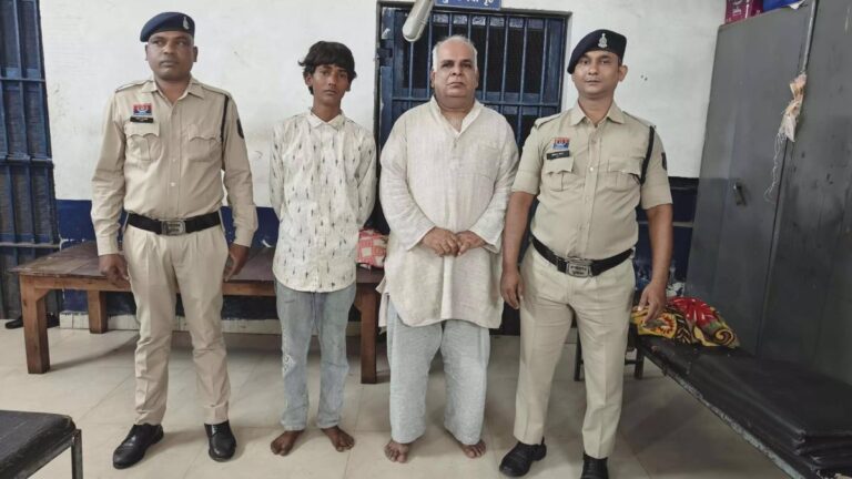 निर्वाचन कार्यालय के गोदाम से 10 मतपेटियां चोरी, आरोपी युवक और कबाड़ी गिरफ्तार