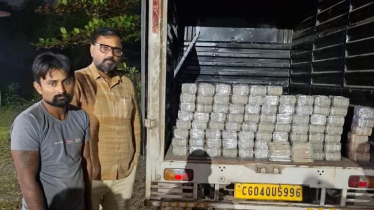दुर्ग में वाहन जांच के दौरान बड़ी कार्रवाई, बोलेरो पिकअप के गुप्त चेंबर से मिले 4 करोड़ रुपये