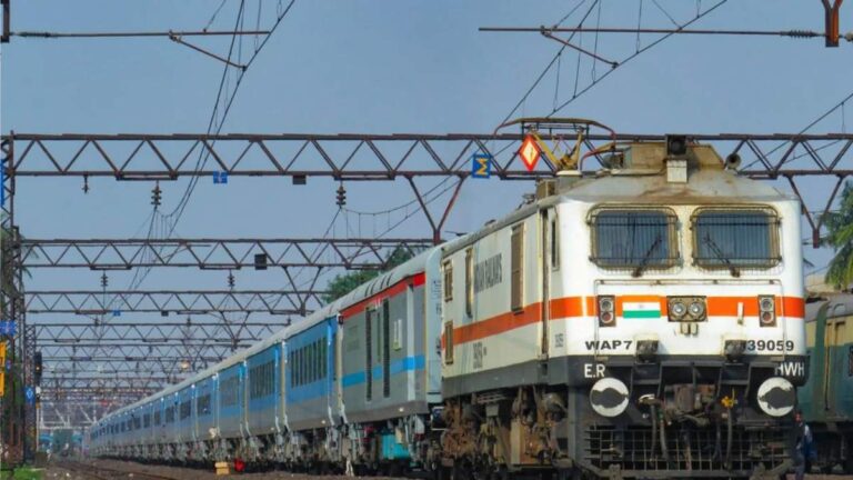 गोंडवाना और भगत की कोठी एक्सप्रेस में यात्रियों के बैग चोरी, 1.40 लाख रुपये के सामान पर हाथ साफ